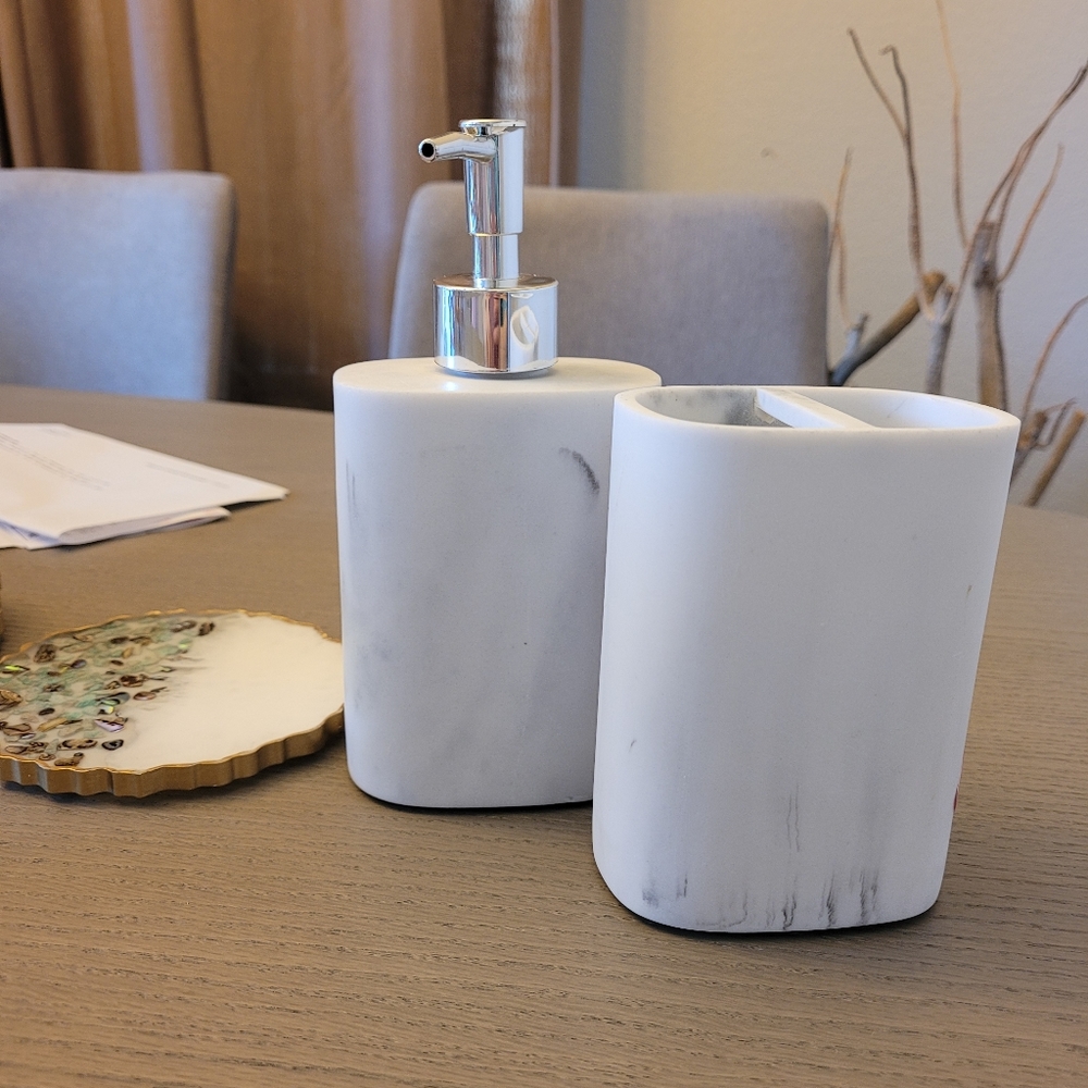 NWT Bathroom Set